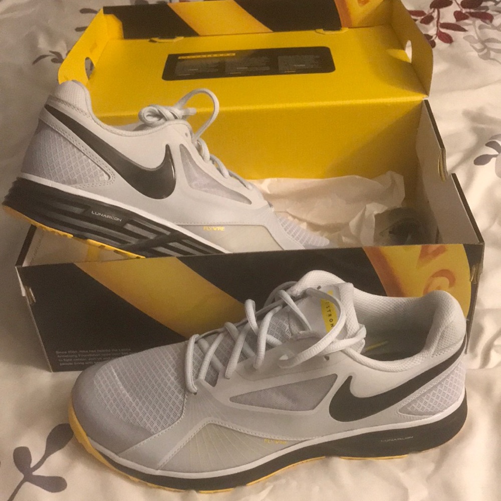 Nike Livestrong Tennis Shoes Men’s